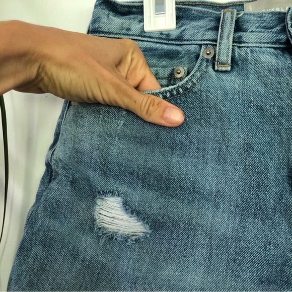 EVERLANE Women's Light Wash Denim Shorts Raw Hem Disstressed Size 23 - Picture 4 of 11